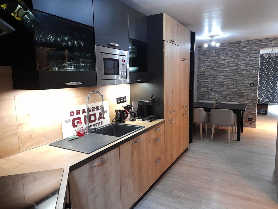 Kitchen or kitchenette, oven, stove