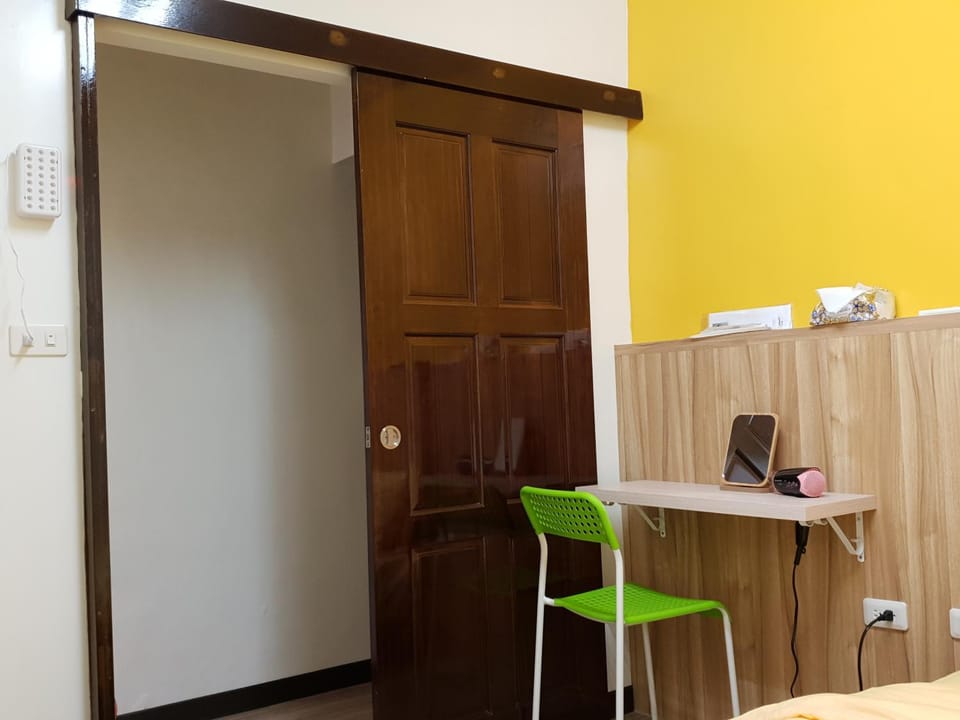 People, Photo of the whole room, Bedroom