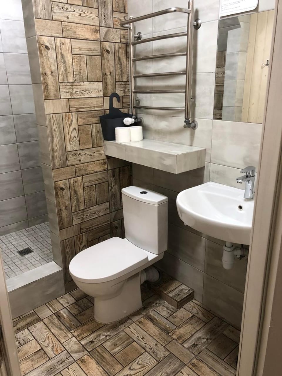 Shower, Toilet, Bathroom