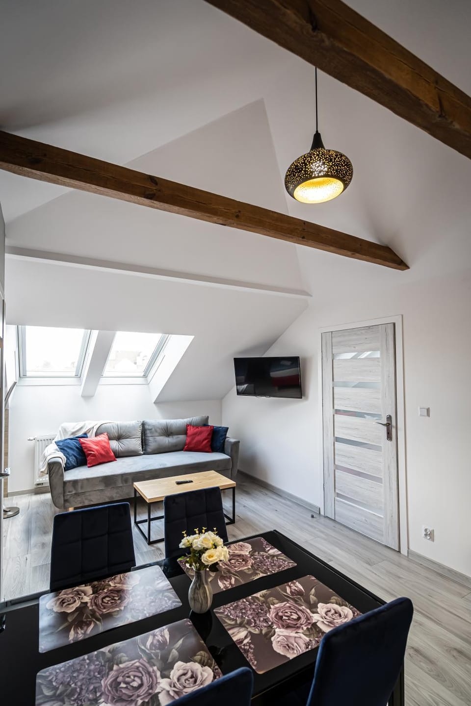 Living room, Photo of the whole room