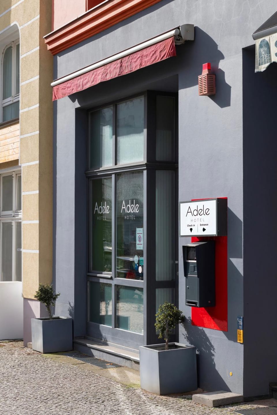 Property building, Facade/entrance