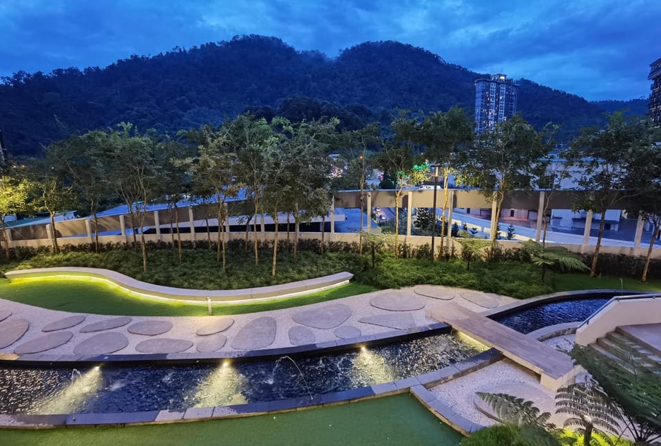 City view, Mountain view, Pool view