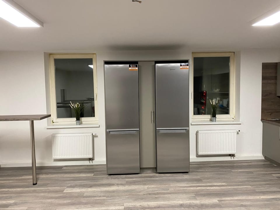 Kitchen or kitchenette, Communal kitchen, kitchen