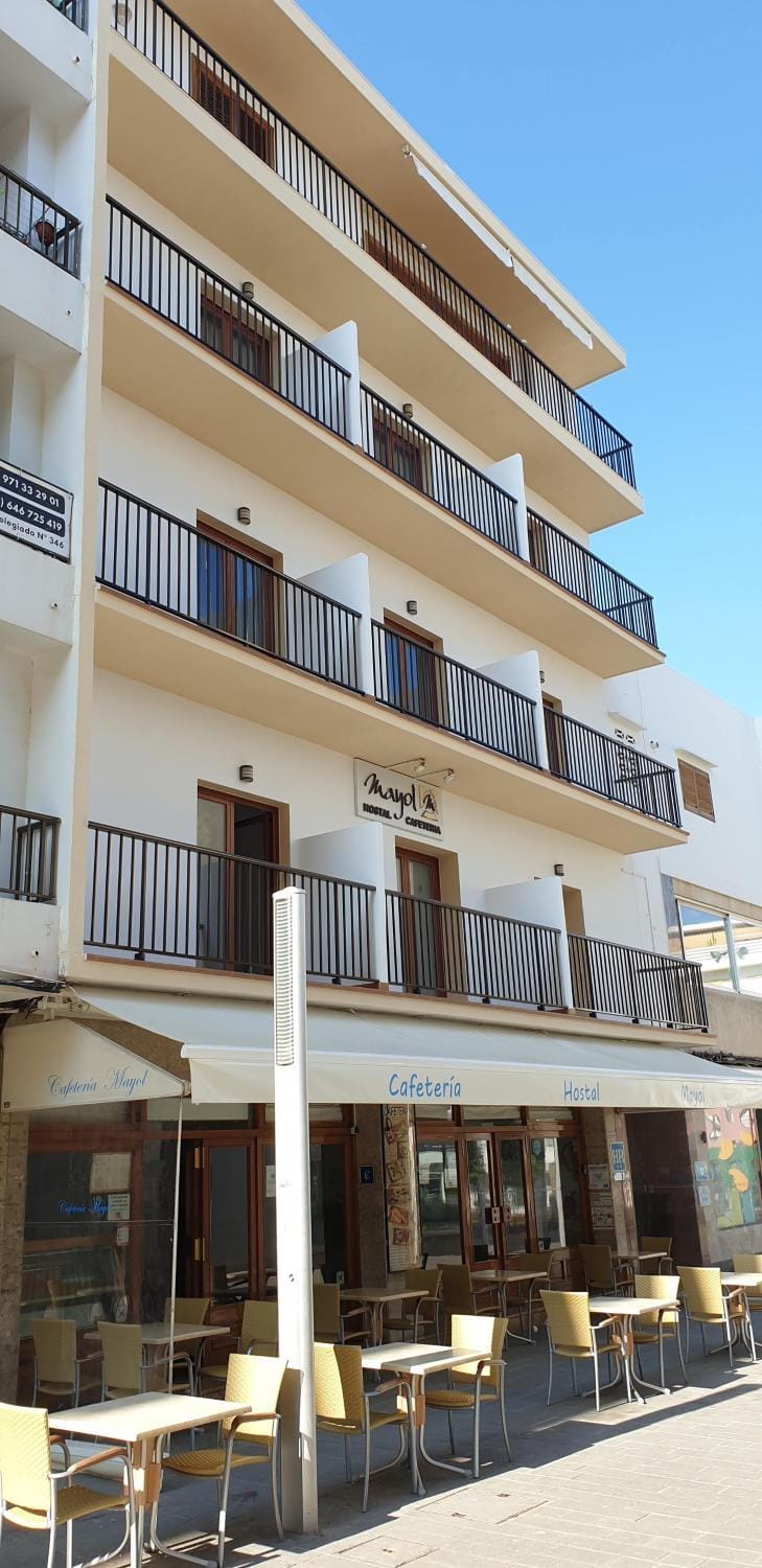 Property building, Day, Balcony/Terrace