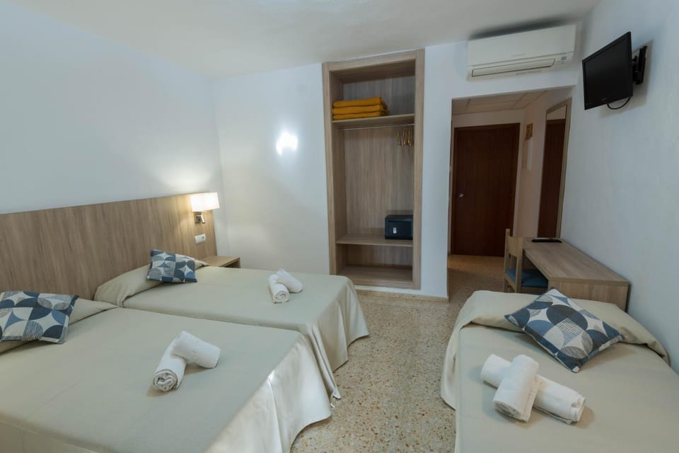 Bed, Photo of the whole room, Bedroom, towels, air conditioner