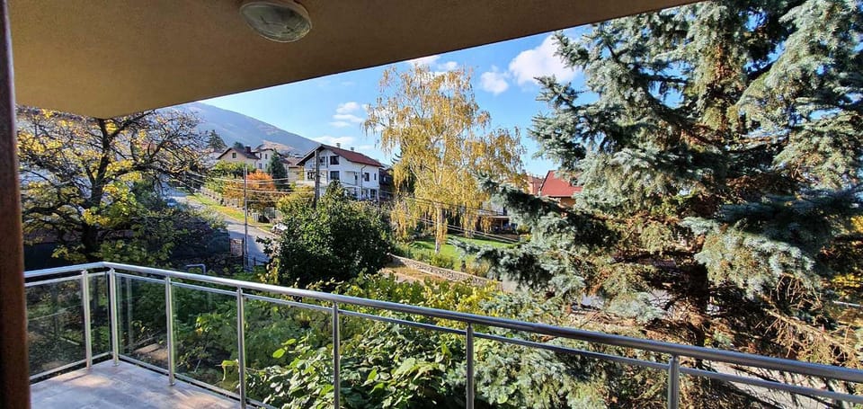 Balcony/Terrace, Mountain view