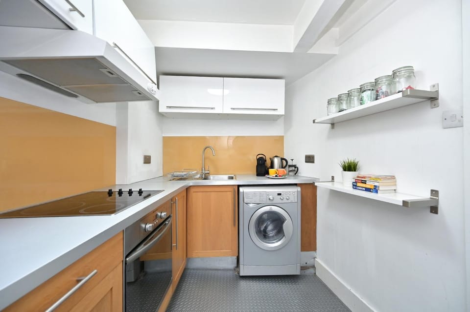 Soho, Piccadilly & Chinatown - Two Bedroom & Two Double Beds Apartment Apartment in City of Westminster