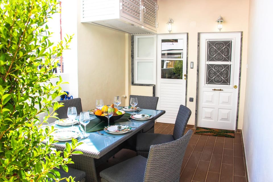 Patio, Living room, Seating area, Dining area