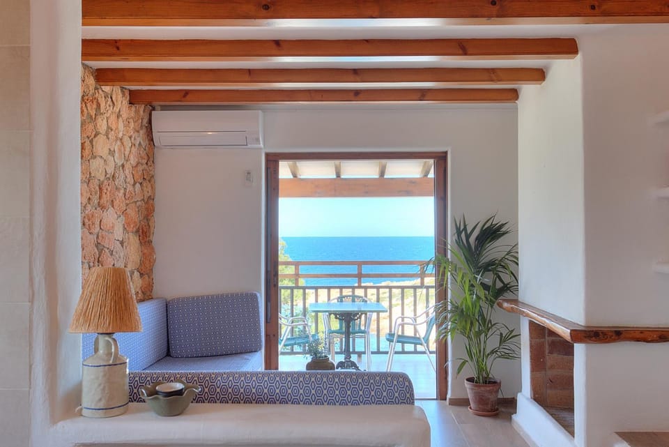 View (from property/room), Balcony/Terrace, Living room, Sea view