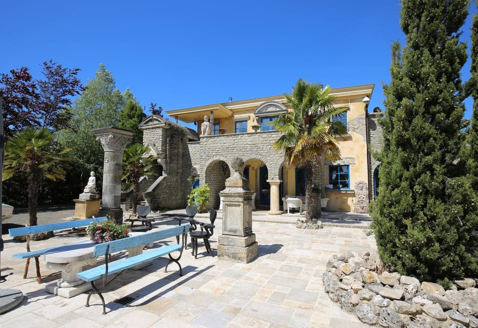 Property building, Patio, Day, Garden, Garden view