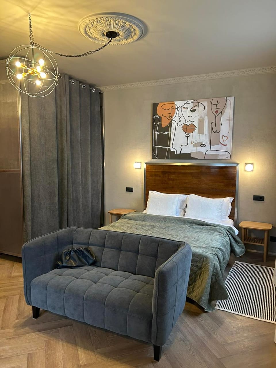 Bed, Seating area