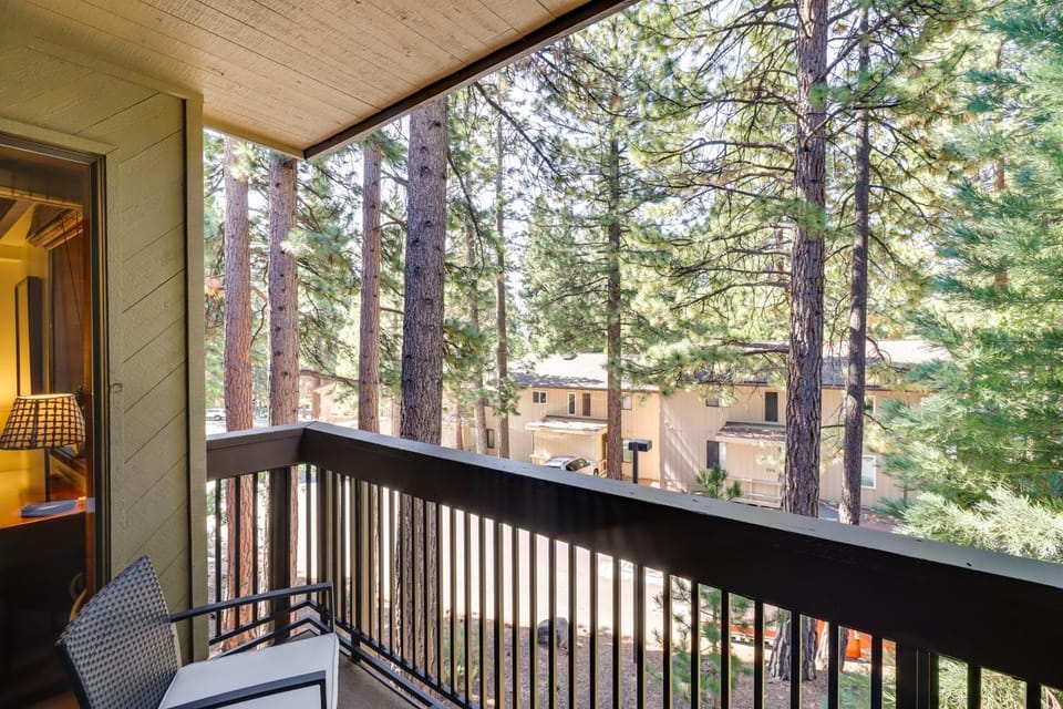 Walk to Ski Shuttle: Incline Village Condo House in Incline Village
