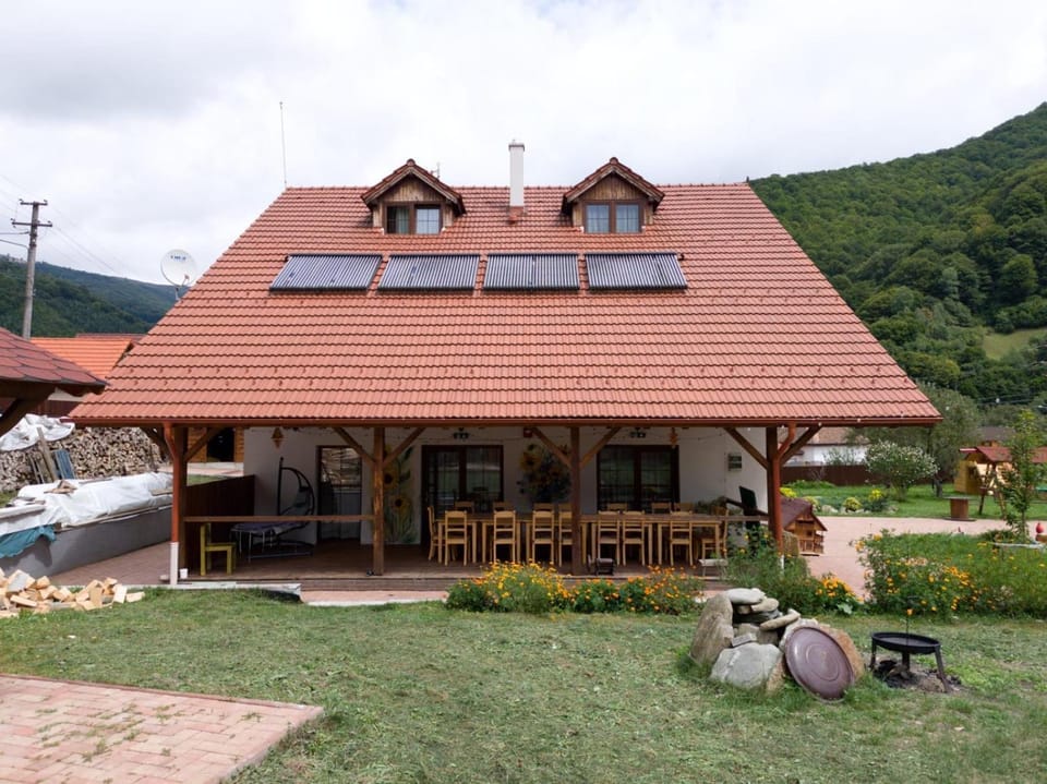 Pensiune agroturistica Casa cu Povesti Rau Sadului Bed and Breakfast in Romania