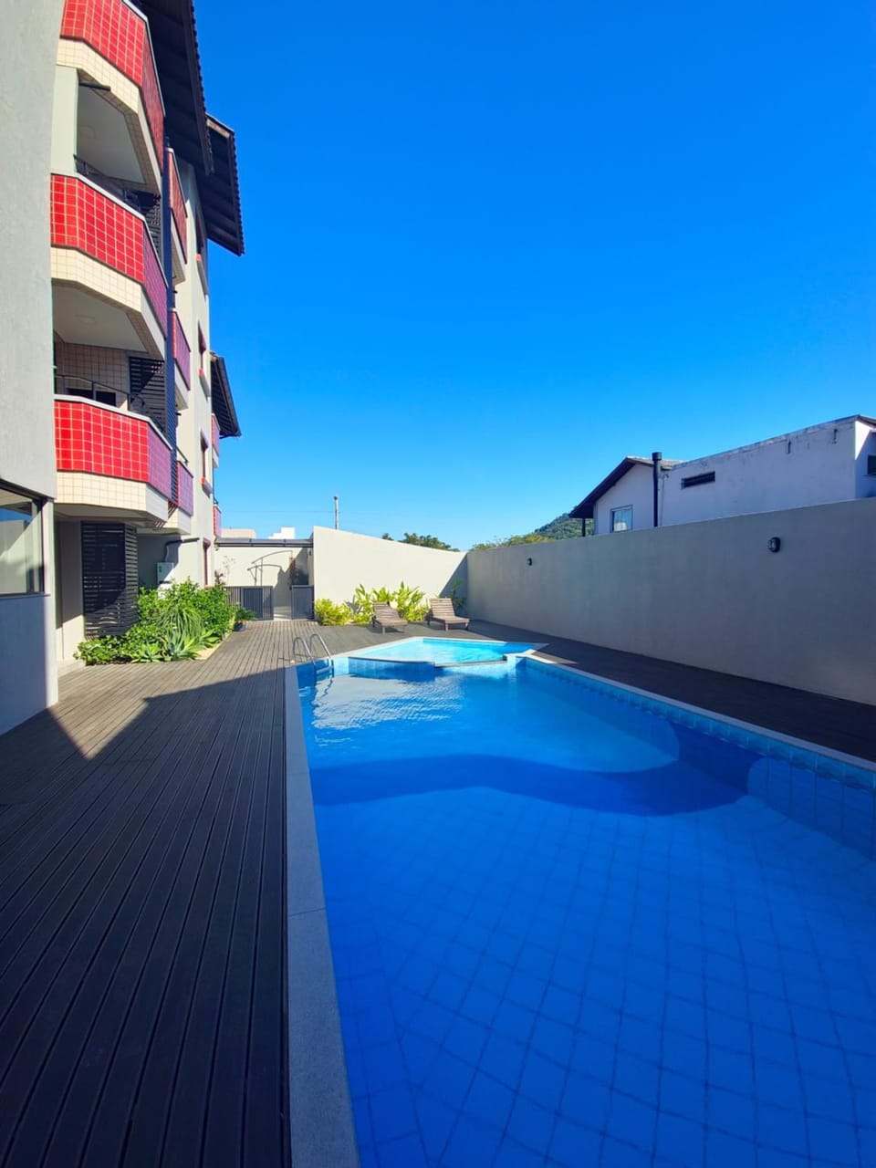 Swimming pool, sunbed