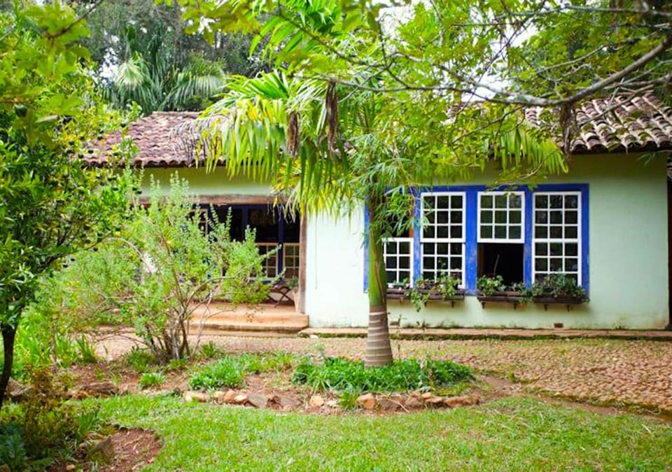 Property building, Facade/entrance, Natural landscape, Garden, Garden view