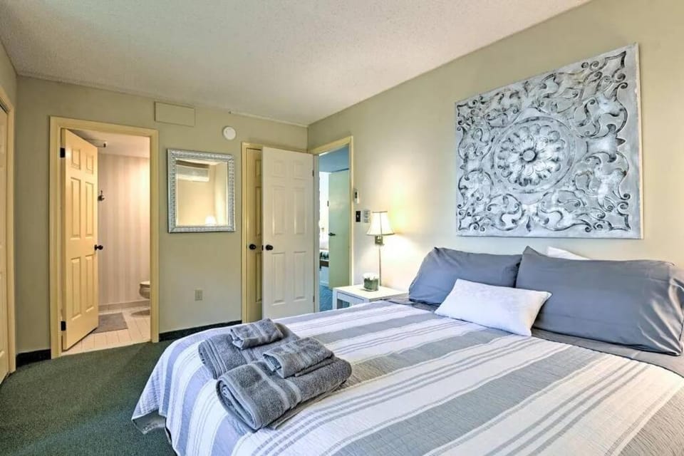 LAKEFRONT Penthouse at Jack Frost Big Boulder Chalet in Big Boulder Lake