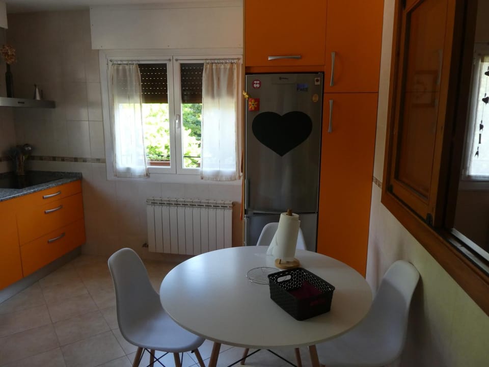 Kitchen or kitchenette, minibar, pet friendly, stove