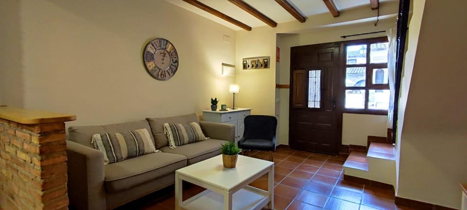 TV and multimedia, Living room, Seating area, Inner courtyard view