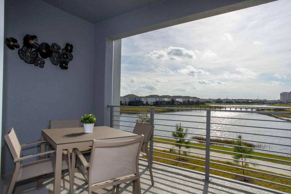 Luxurious 2 Bd Close to Disney @ Storey Lake 204P House in Kissimmee