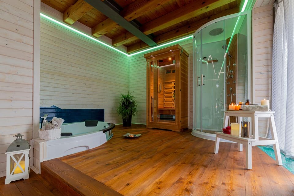 Shower, Hot Tub, Sauna