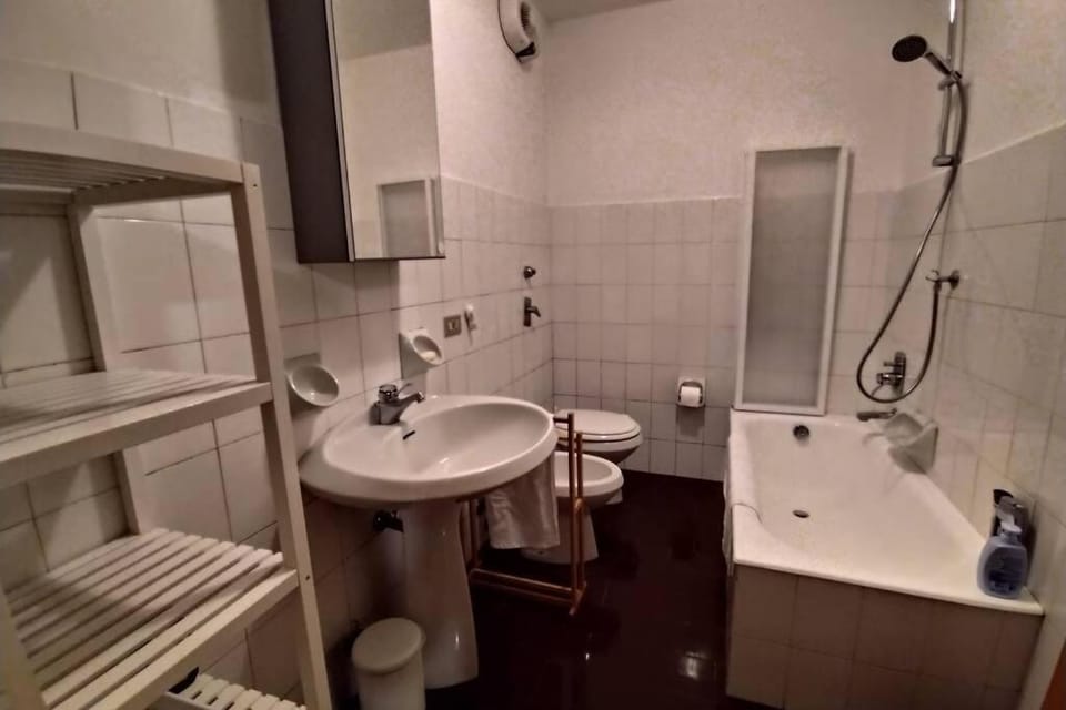 PARK SIDE Apartment Apartment in Province of Brescia