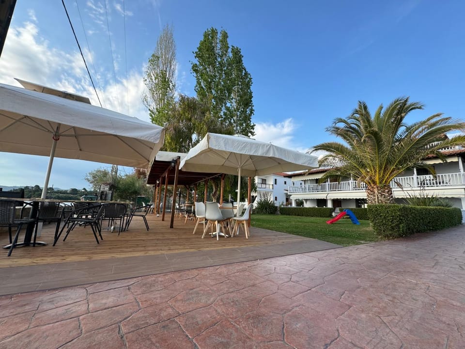 Property building, Restaurant/places to eat