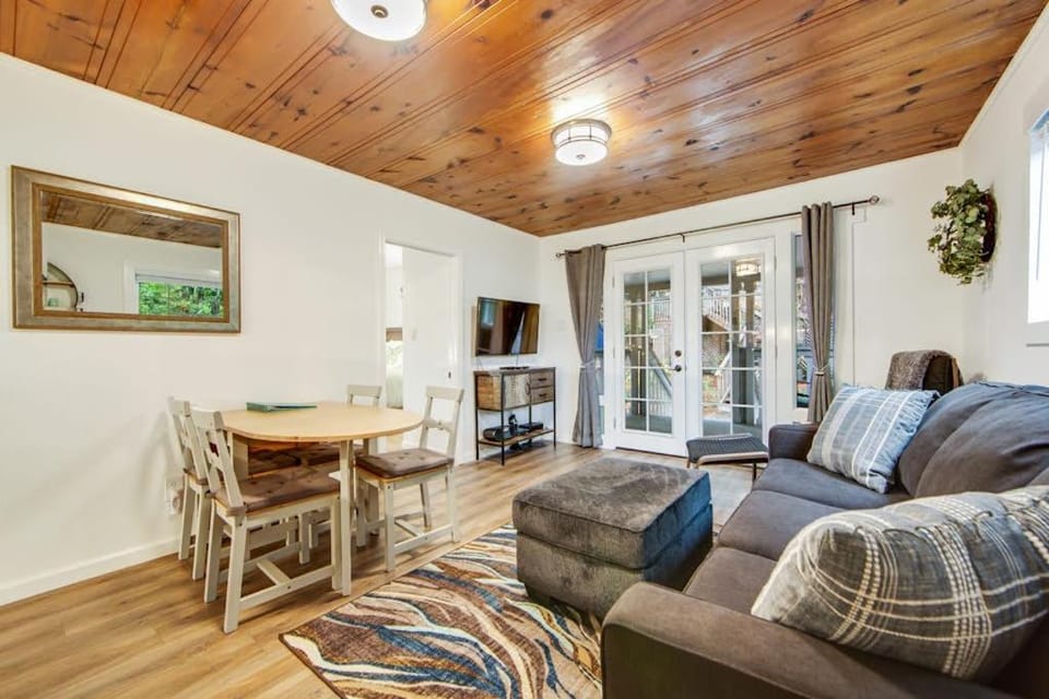Wanderlust Cottage House in Guerneville
