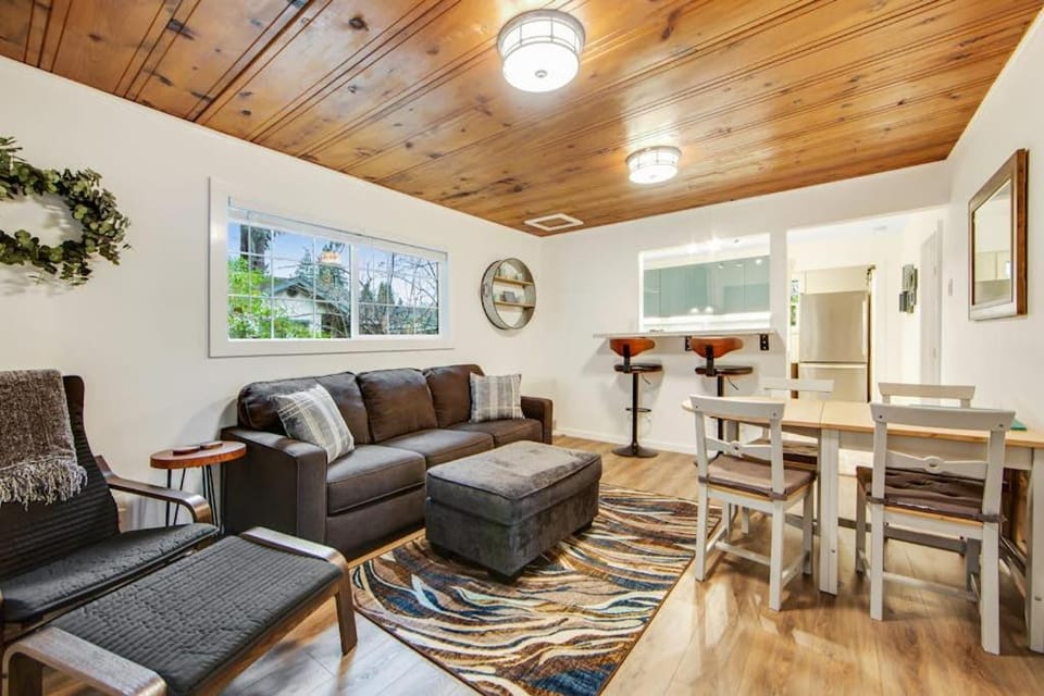 Wanderlust Cottage House in Guerneville