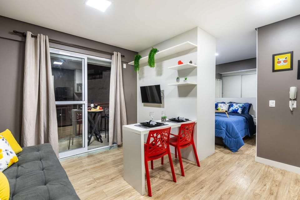 Bed, TV and multimedia, Kitchen or kitchenette, Living room, Photo of the whole room, Seating area, Dining area, Bedroom
