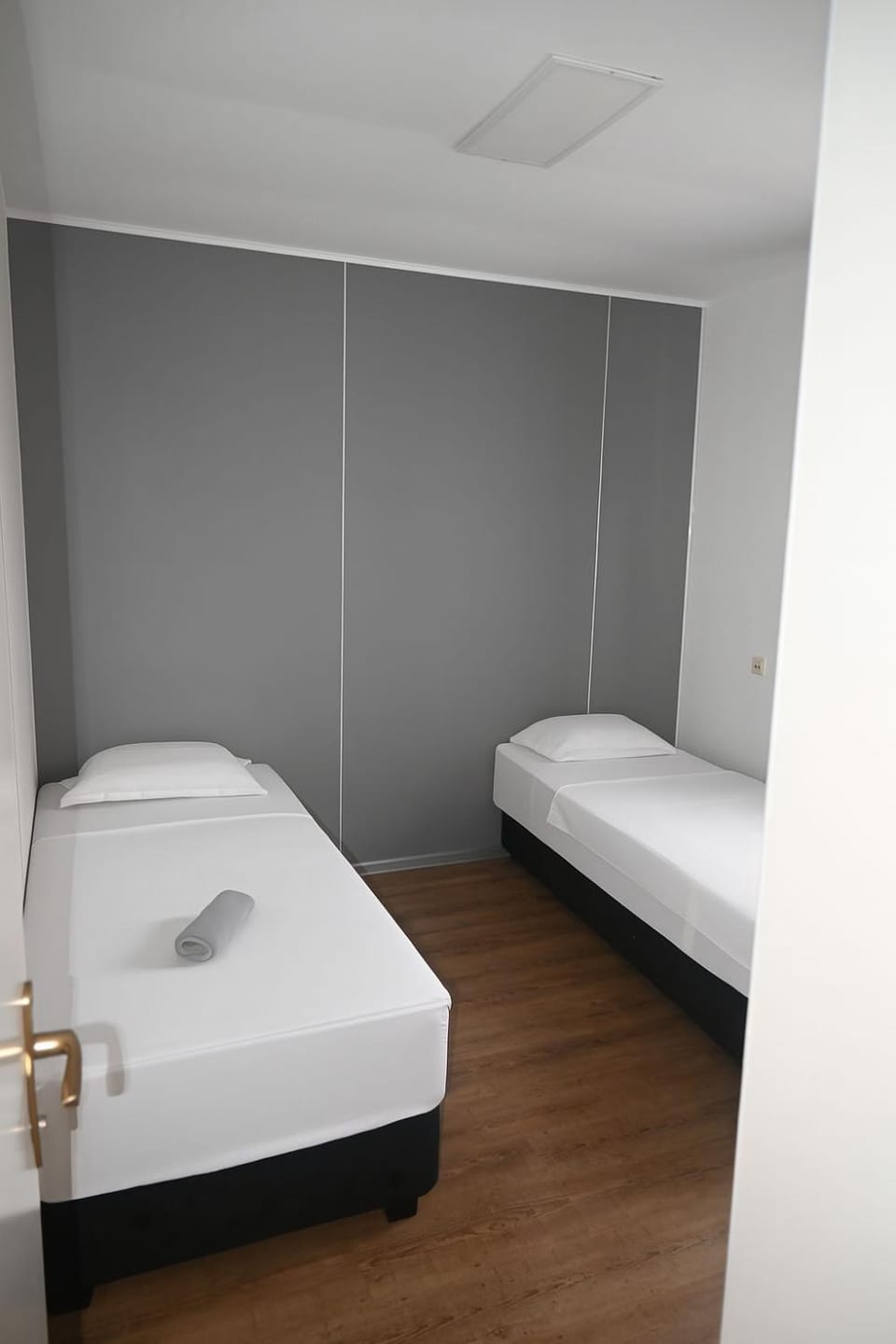 Bed, Bathroom, Photo of the whole room, Bedroom