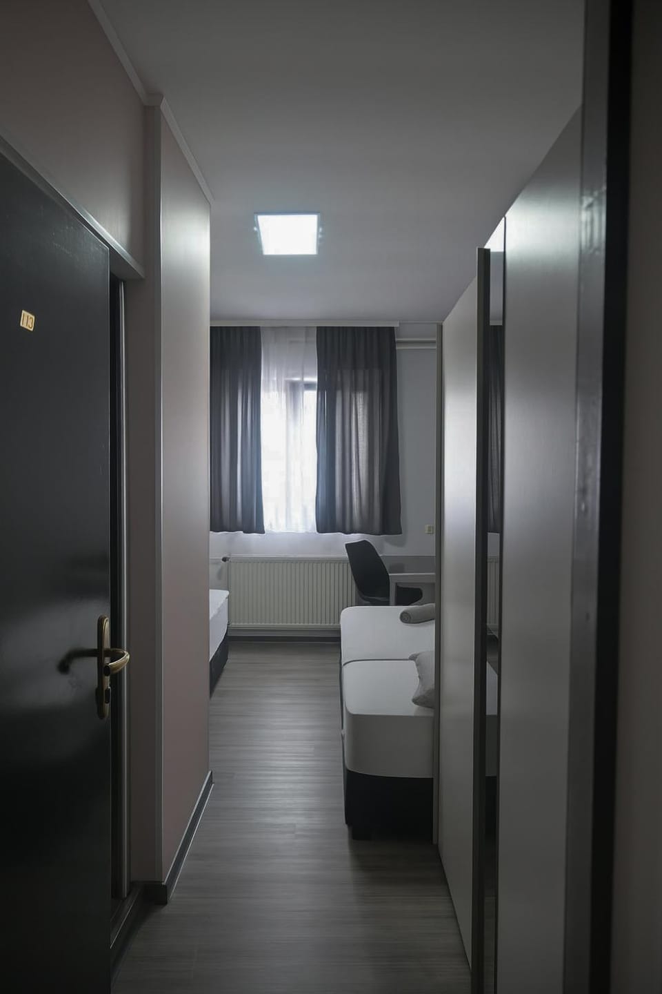 Bed, Bathroom, Photo of the whole room, Bedroom, wardrobe