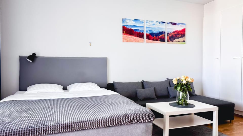 Photo of the whole room, Seating area, Bedroom