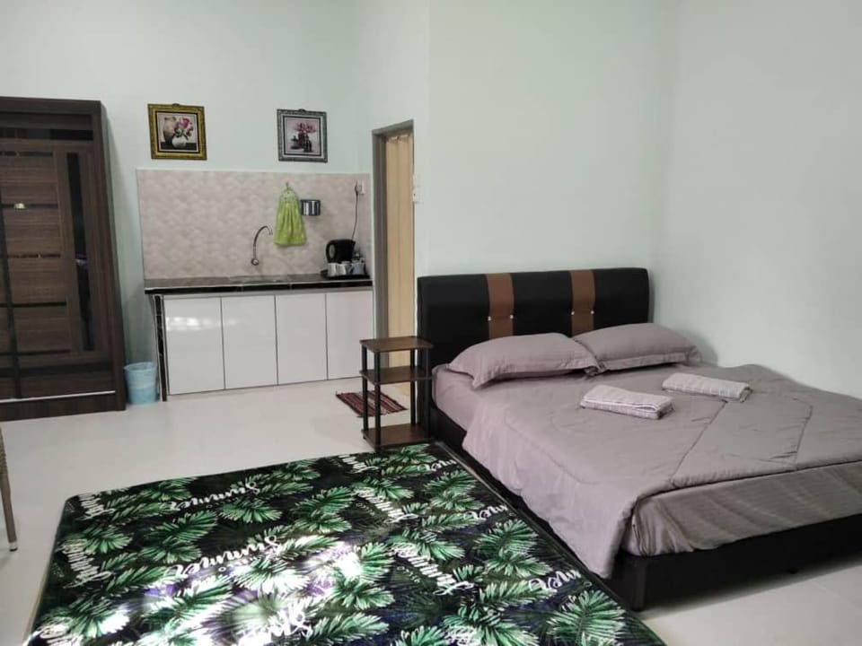 Bed, Kitchen or kitchenette, Photo of the whole room, Bedroom, wardrobe