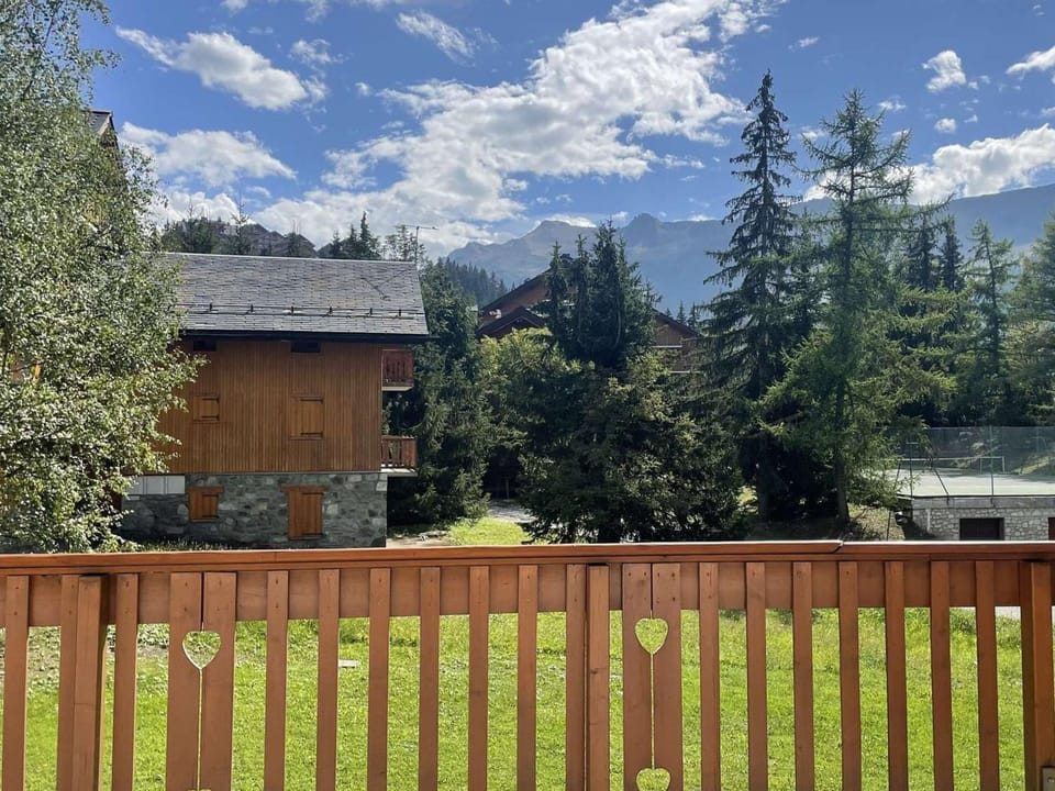 Appartement chaleureux près des pistes avec cheminée - FR-1-411-687 Apartment in Les Allues