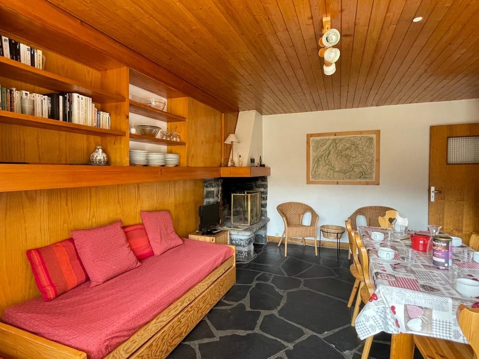 Appartement chaleureux près des pistes avec cheminée - FR-1-411-687 Apartment in Les Allues