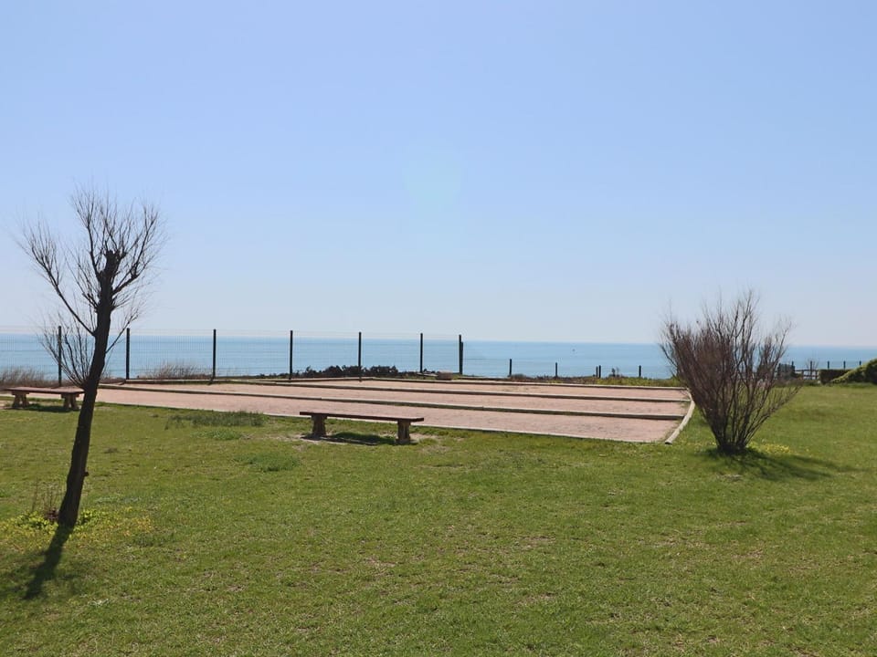 Studio en rez-de-jardin avec accès direct piscine et parking à Sète - FR-1-472A-154 Apartment in Occitanie