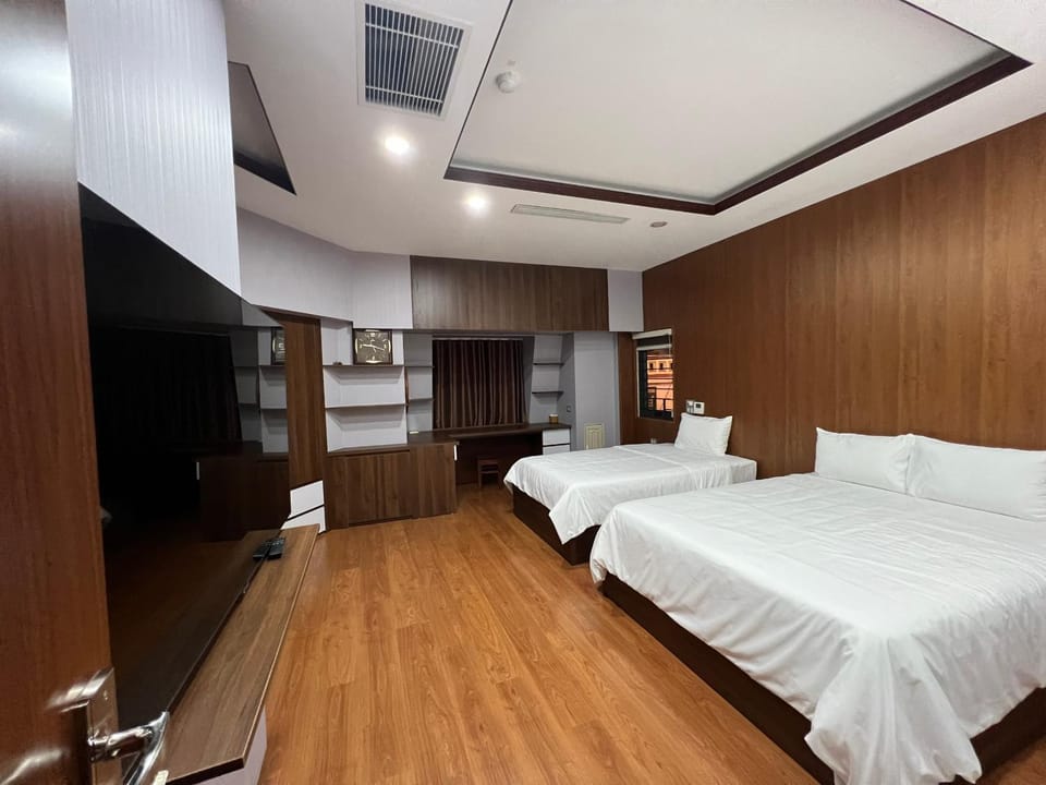 Bed, TV and multimedia, Bedroom, wardrobe