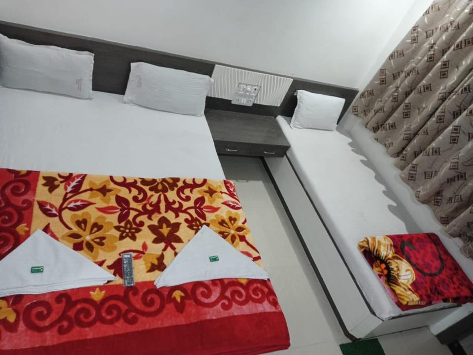 Hotel Shri Sai Darshan Bed and Breakfast in Maharashtra