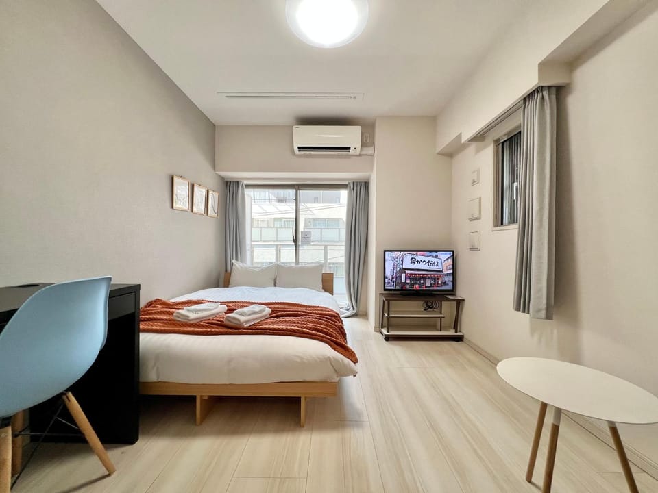 Bed, TV and multimedia, Photo of the whole room, Bedroom, air conditioner