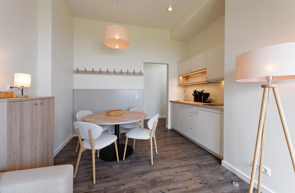 Dining area, kitchen