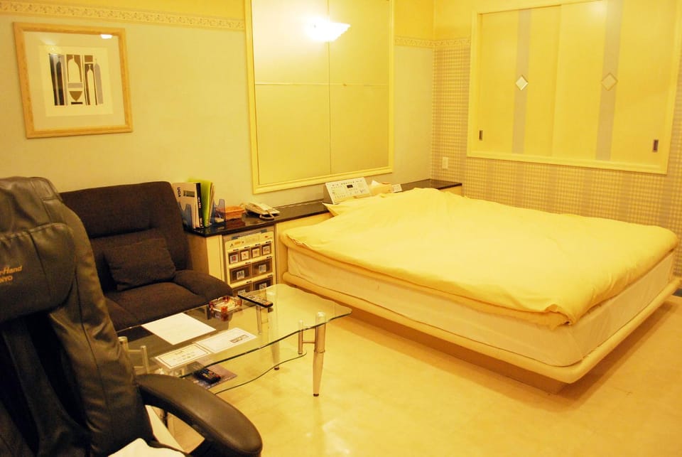 Photo of the whole room, Decorative detail, Area and facilities