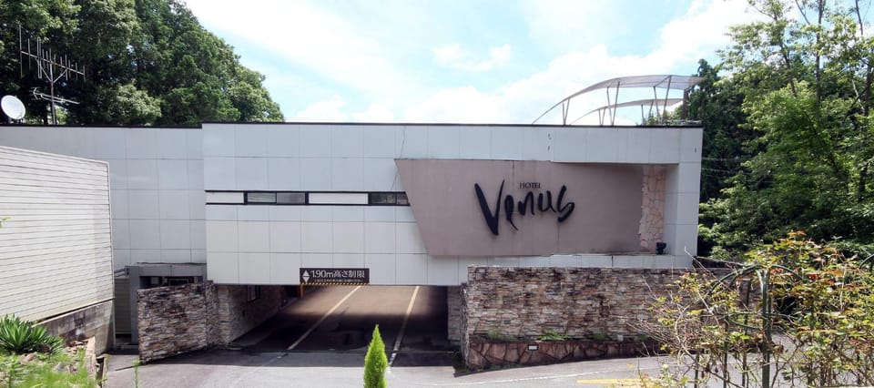 Property building, Facade/entrance, Property logo or sign