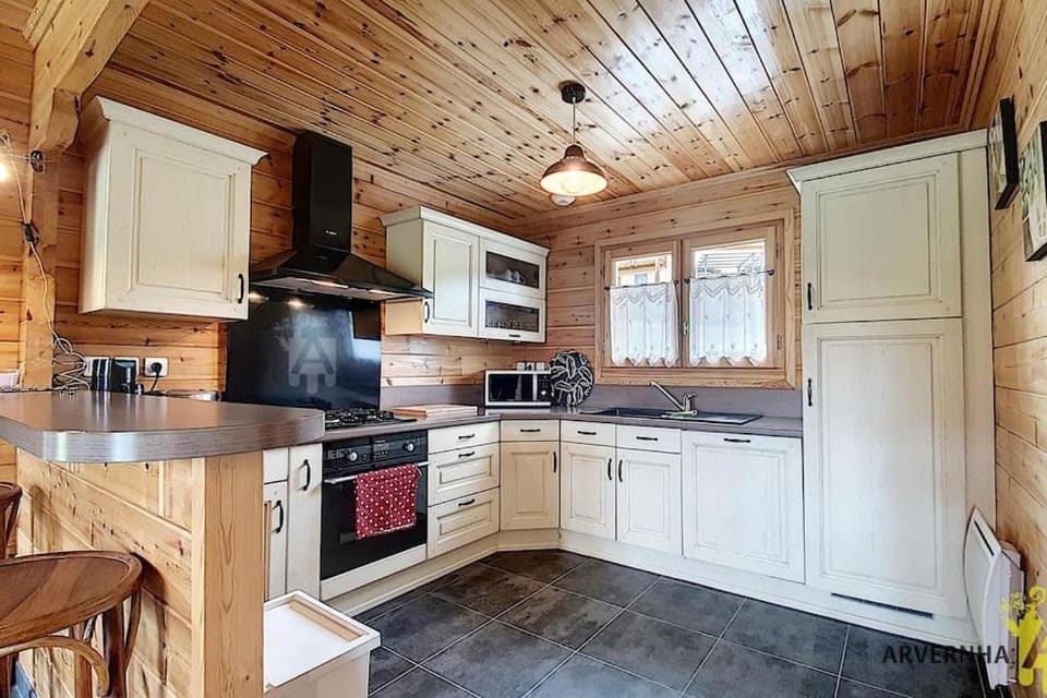Chalet Lorine Apartment in Besse-et-Saint-Anastaise