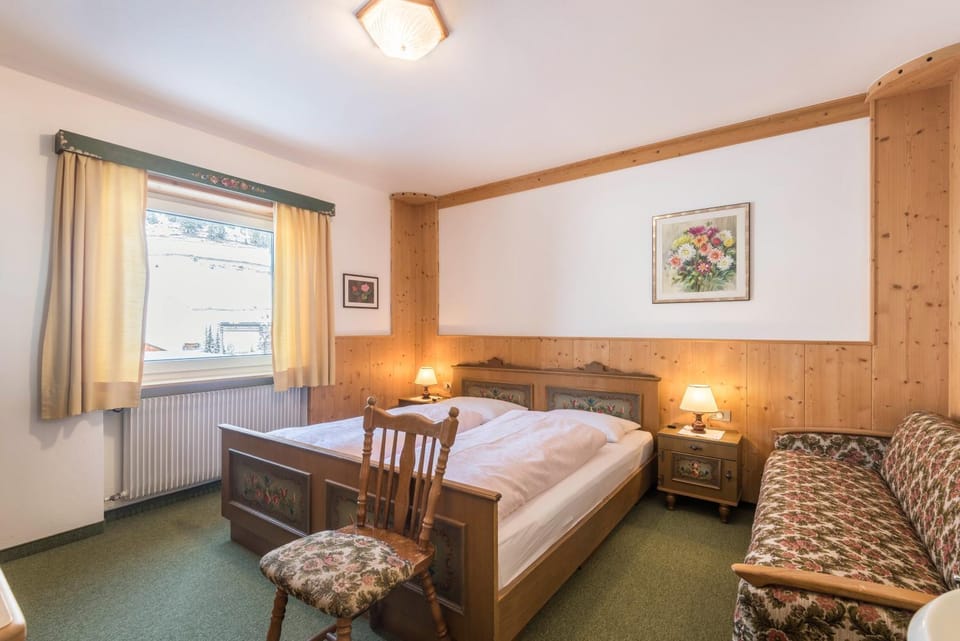 Property building, Living room, Bedroom