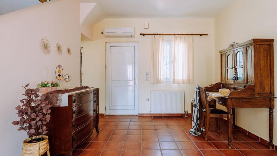 Living room, Photo of the whole room