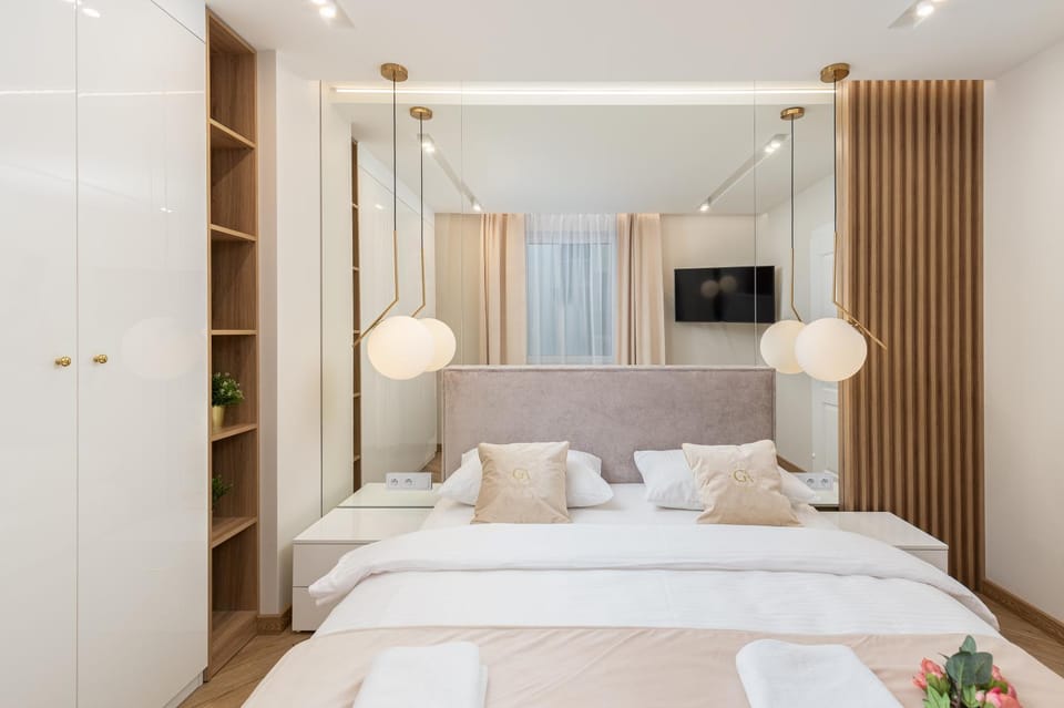 Bed, TV and multimedia, Bedroom, towels, wardrobe