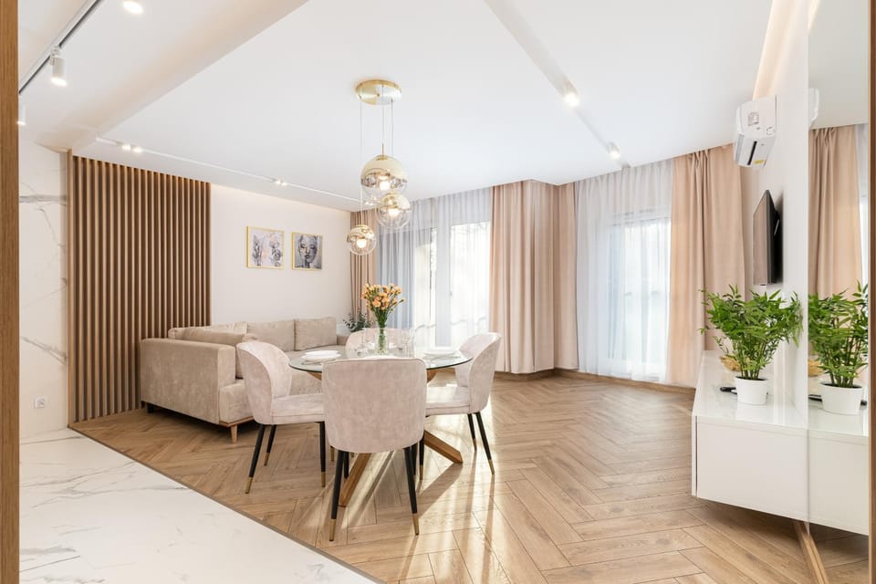TV and multimedia, Living room, Seating area, Dining area