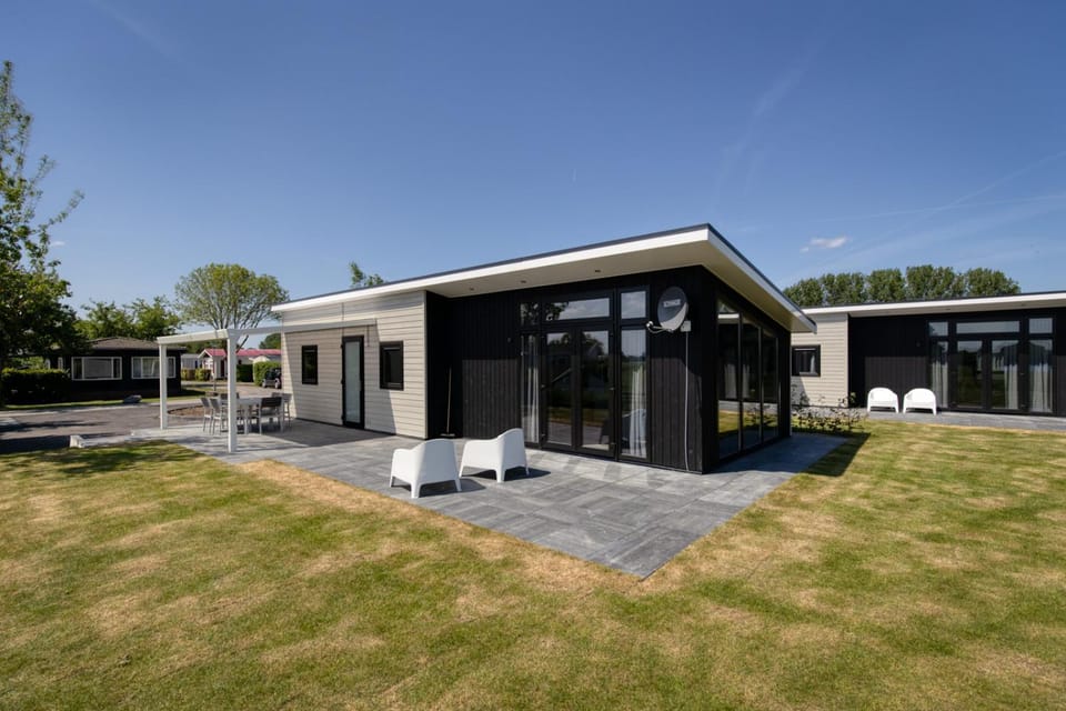 Recreatiepark Jachthaven De Veerstal Lathum - Luxe Chalet Chalet in Gelderland, Netherlands