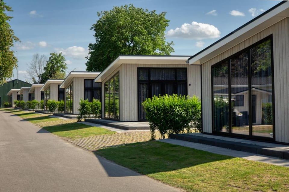 Recreatiepark Jachthaven De Veerstal Lathum - Luxe Chalet Chalet in Gelderland, Netherlands
