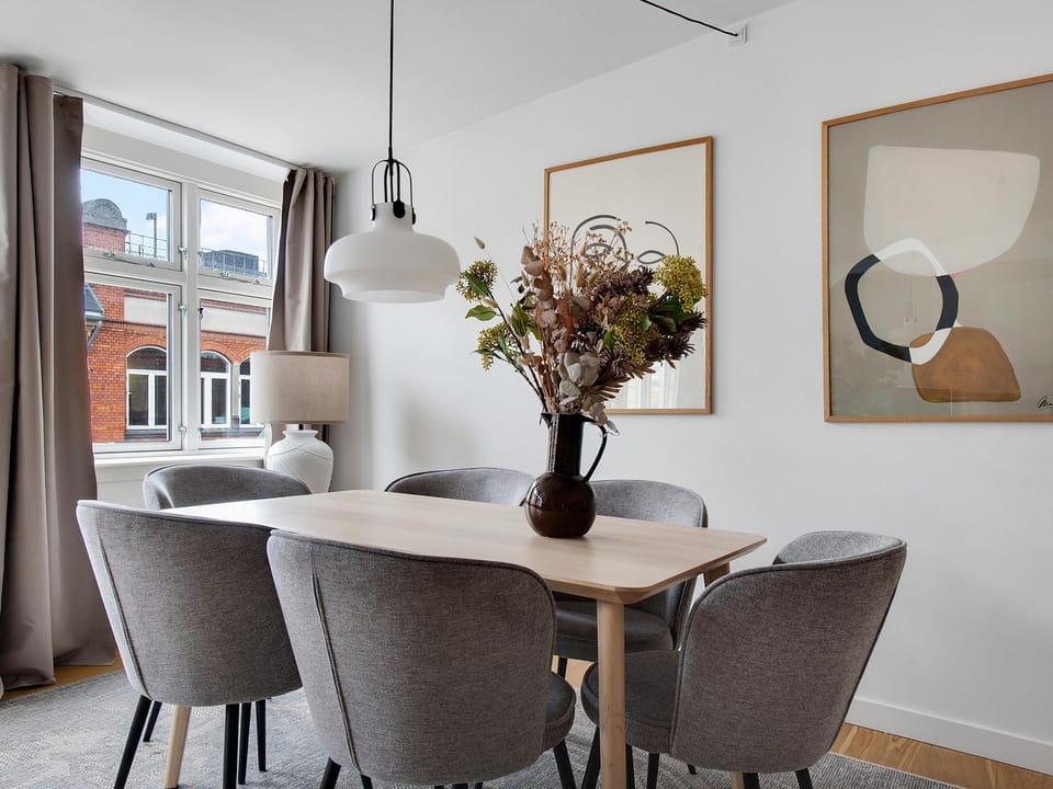 Restaurant/places to eat, TV and multimedia, Living room, Seating area, Bedroom, kitchen